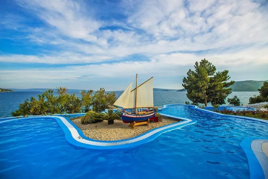 Apartments Belvedere Seget Vranjica - Cdm03037-Cya Trogir